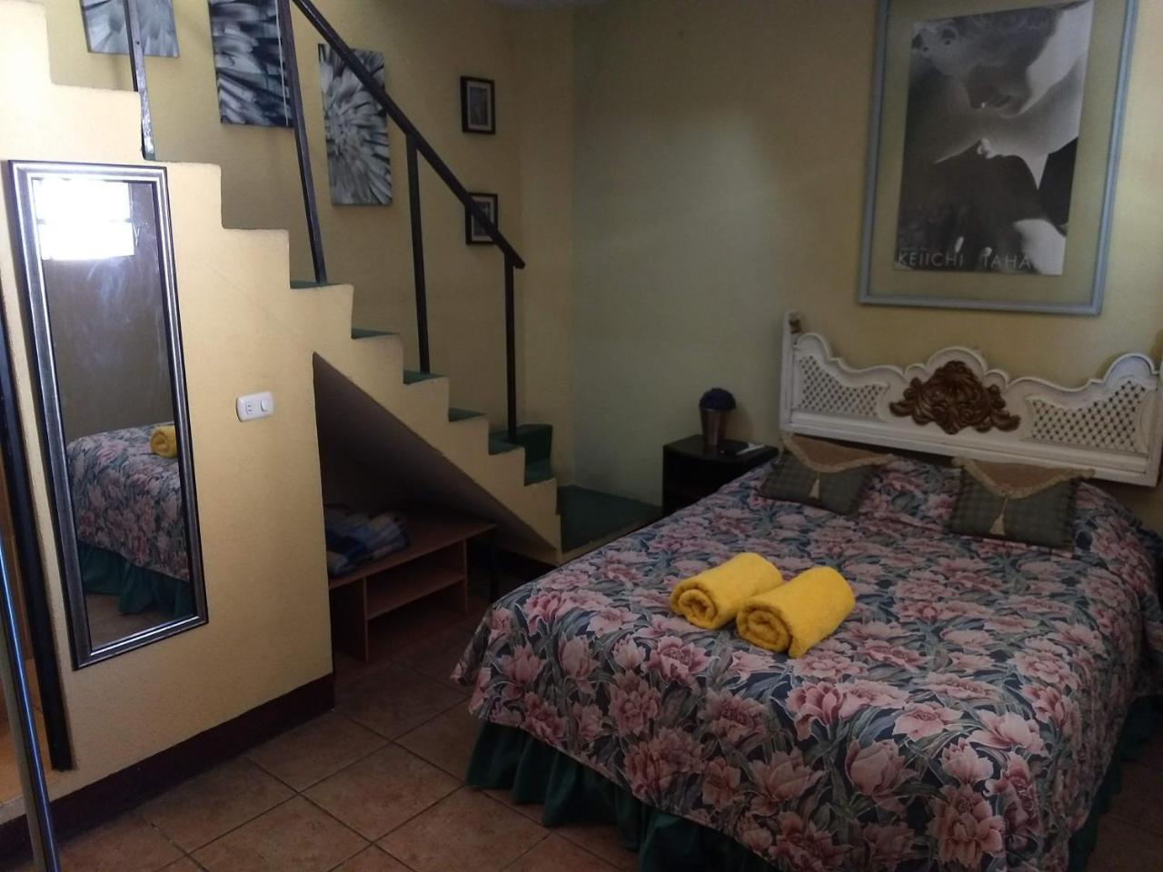 Bed and Breakfast Give House Гватемала Экстерьер фото